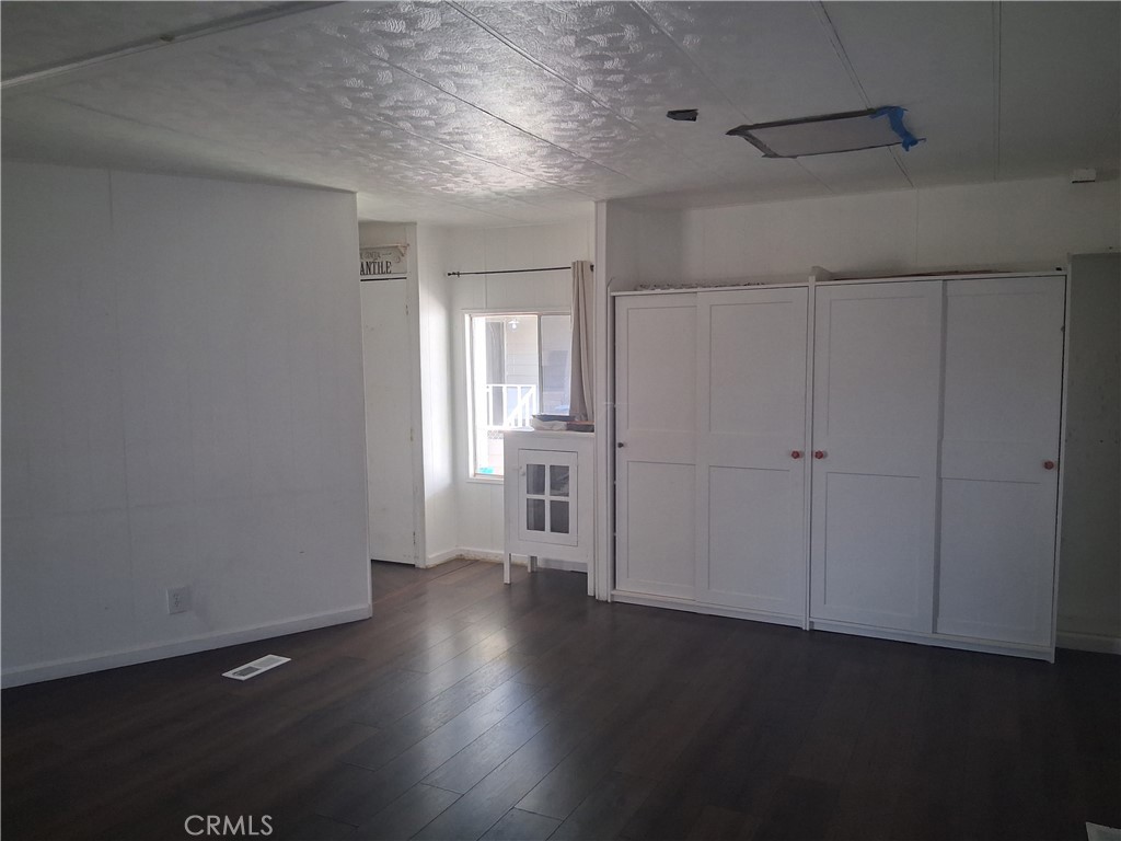 15252 Seneca Rd 1 Property Photo 10