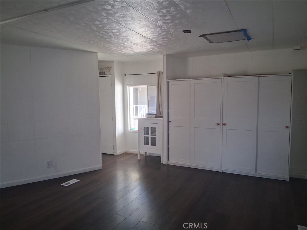 15252 Seneca Rd 1 Property Photo 10