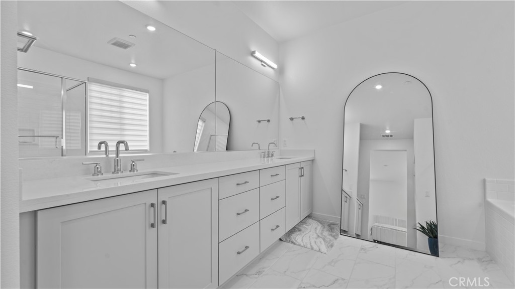 11755 Fenton Property Photo 13