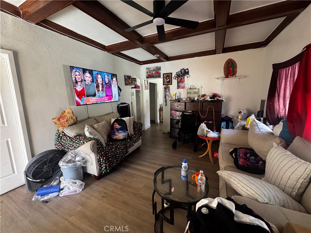 281 E 48th Street Property Photo 2