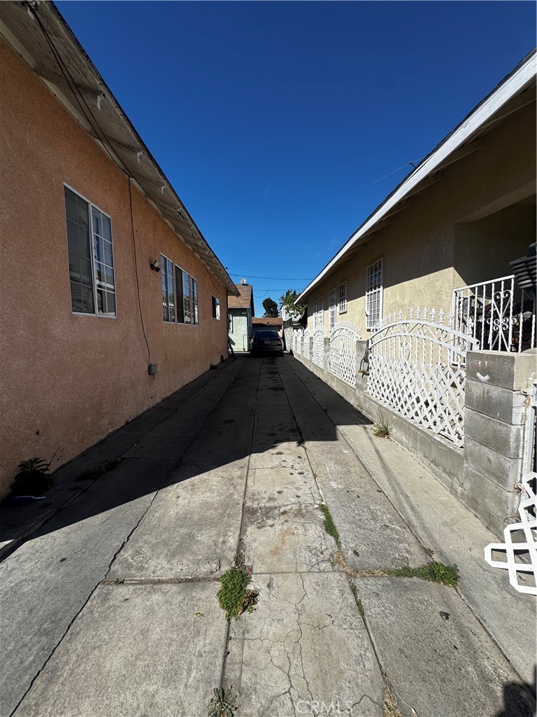 281 E 48th Street Property Photo 10