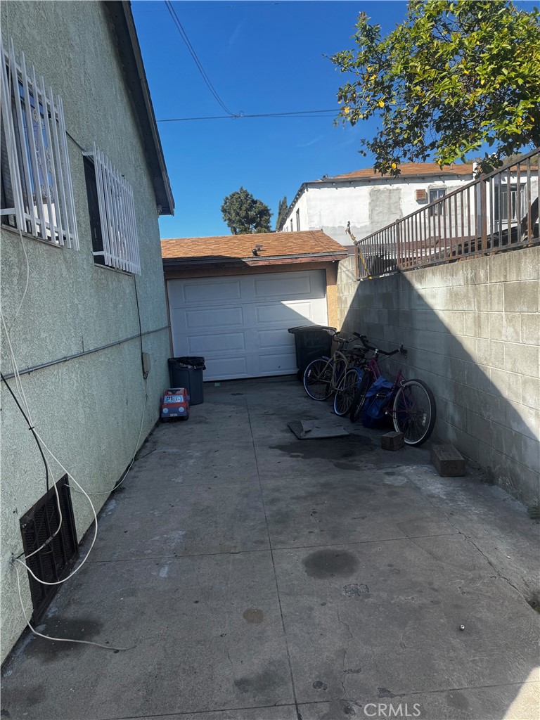 281 E 48th Street Property Photo 12