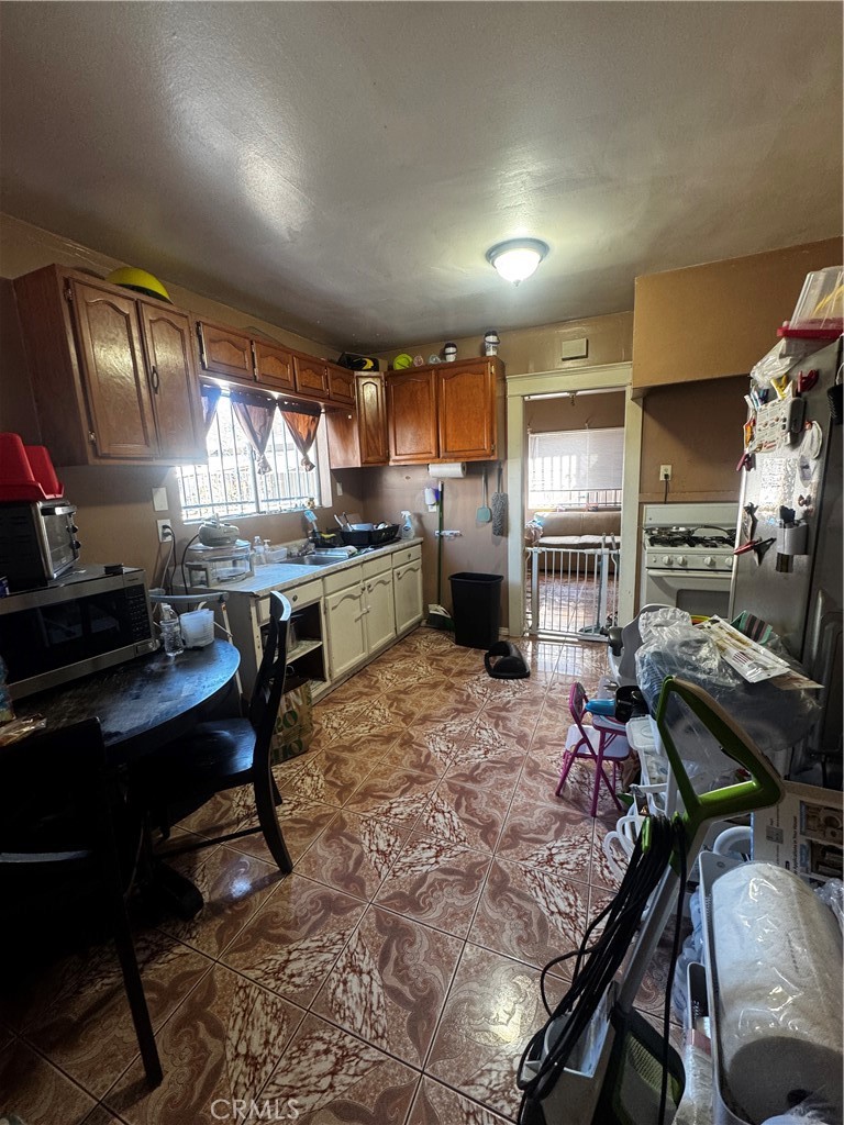 281 E 48th Street Property Photo 18
