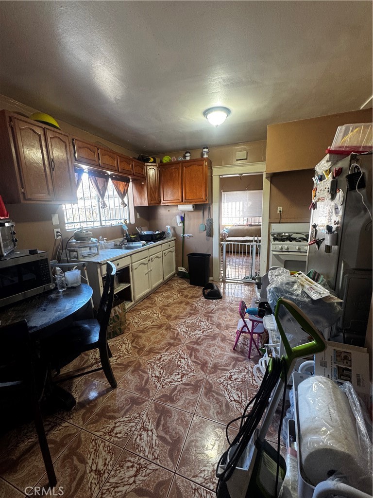 281 E 48th Street Property Photo 21