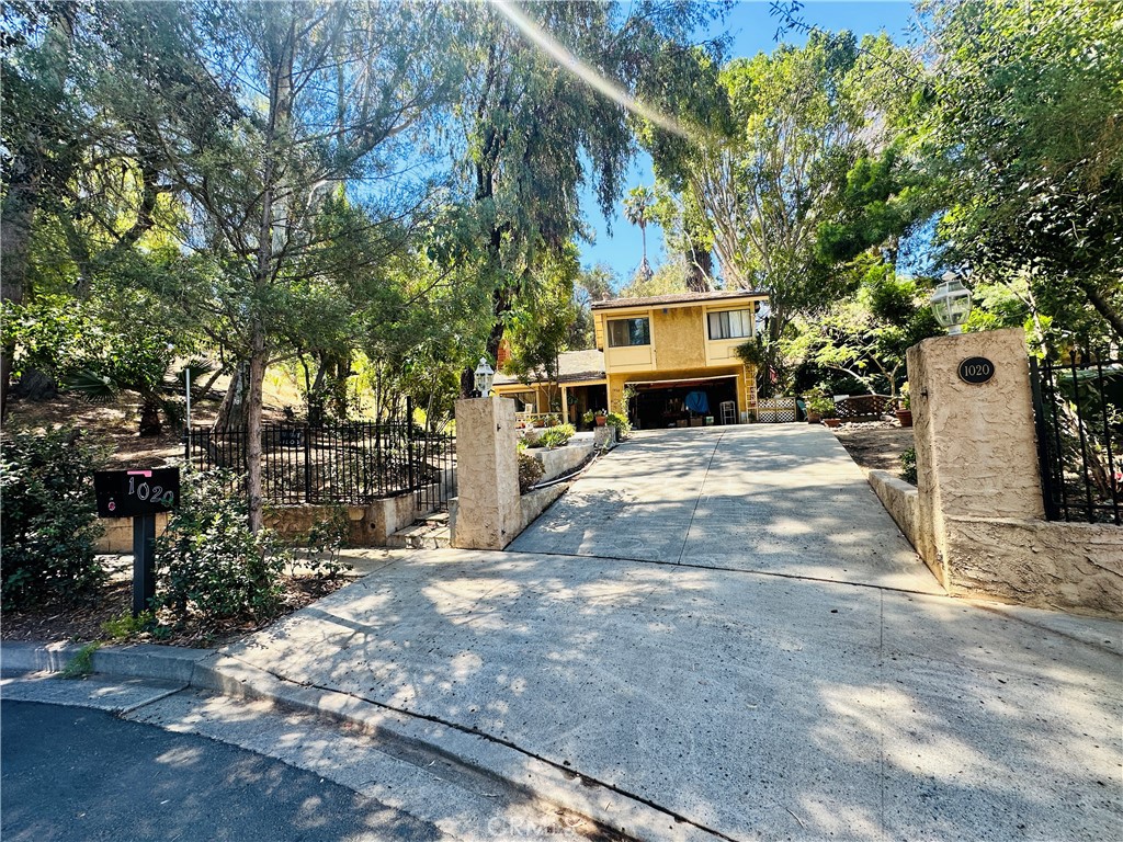 1020 Catlin Property Photo 1