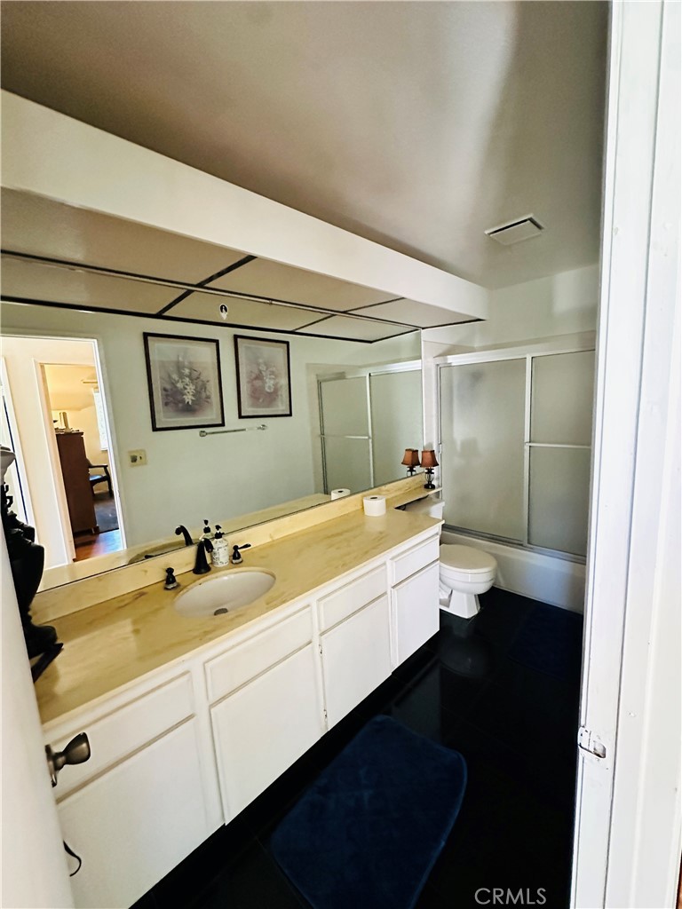 1020 Catlin Property Photo 16