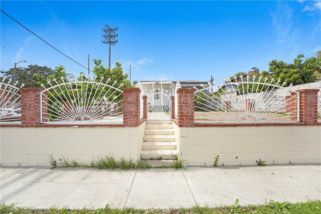 9027 Menlo Property Photo 2