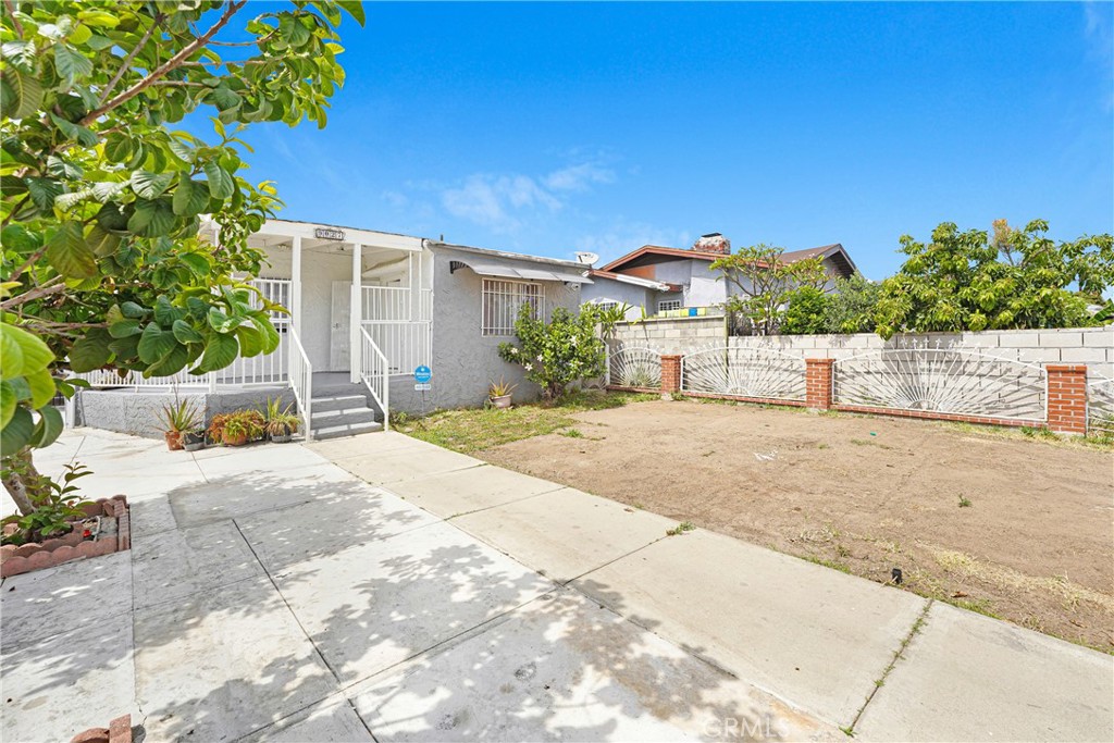 9027 Menlo Property Photo 4