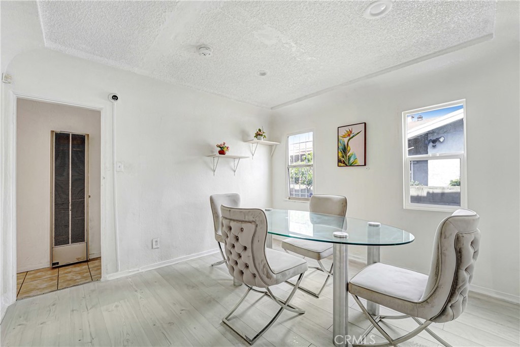 9027 Menlo Property Photo 5