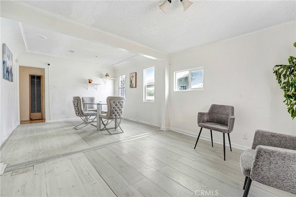 9027 Menlo Property Photo 7