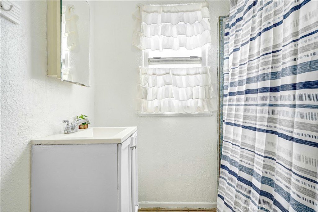 9027 Menlo Property Photo 10