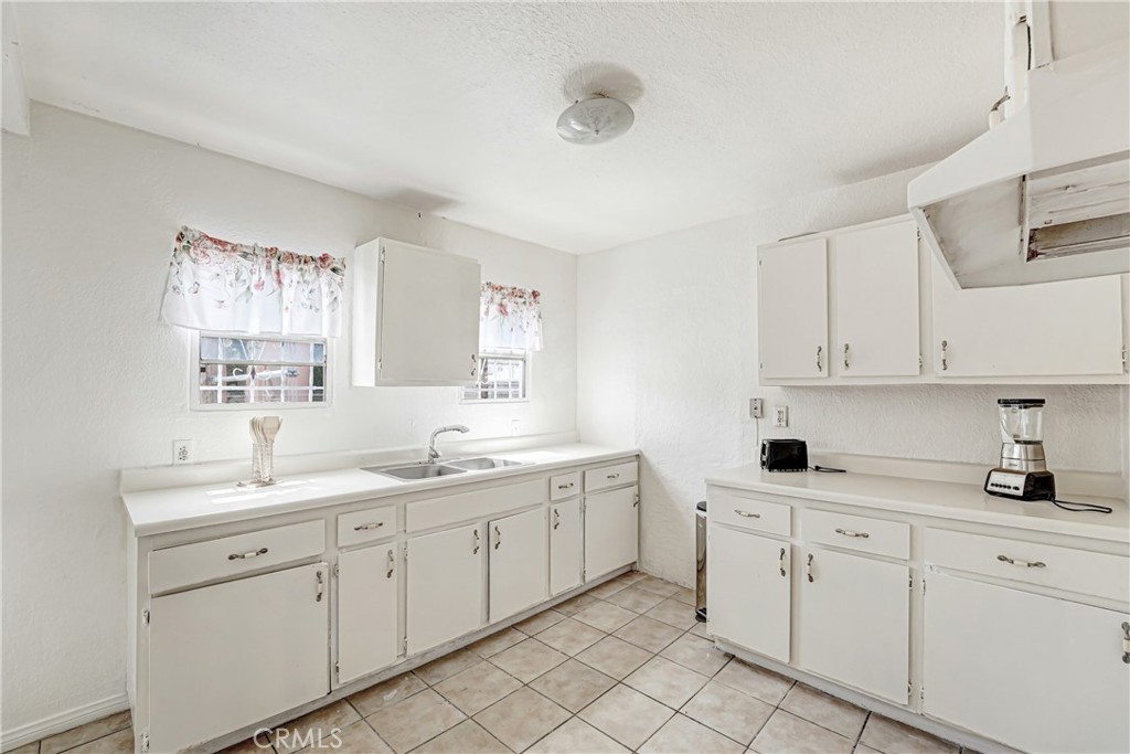 9027 Menlo Property Photo 11