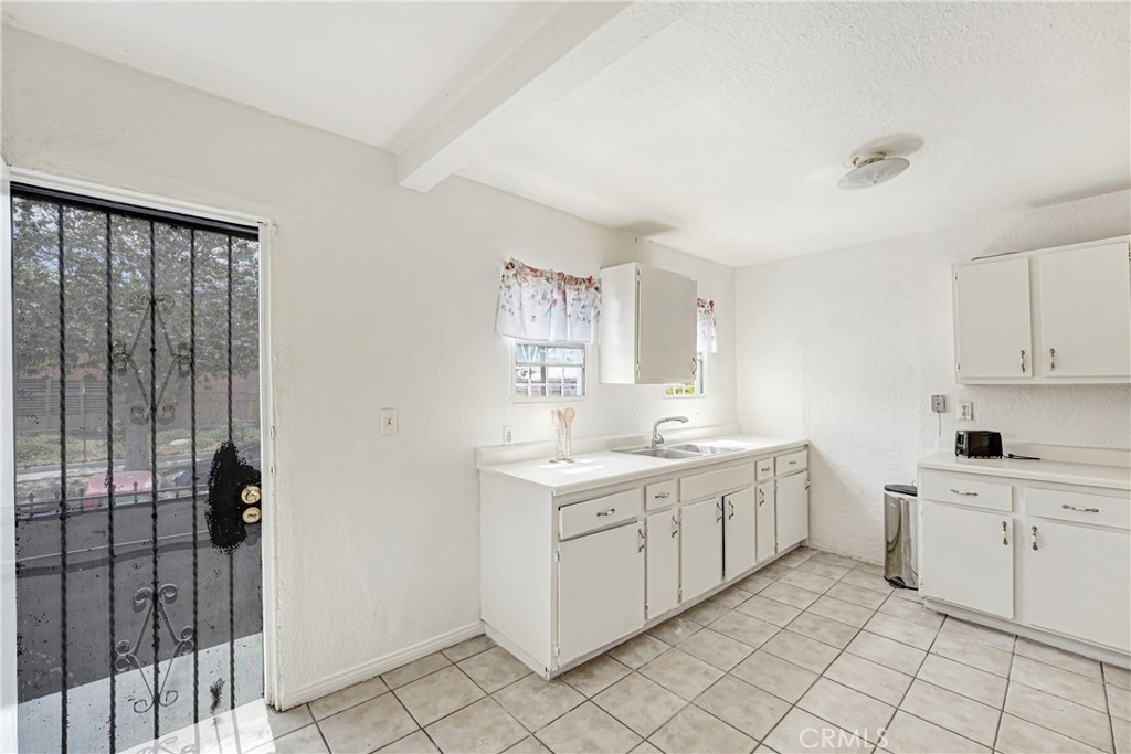 9027 Menlo Property Photo 12
