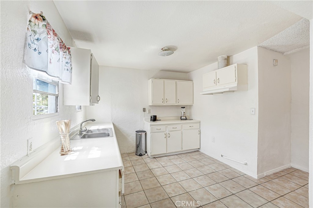 9027 Menlo Property Photo 13