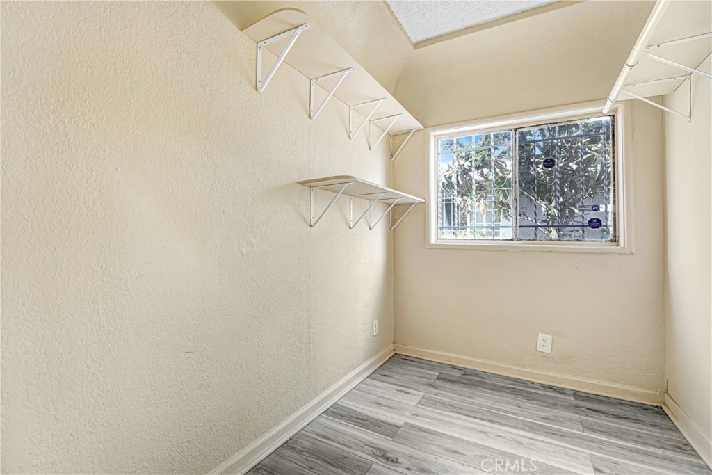 9027 Menlo Property Photo 16