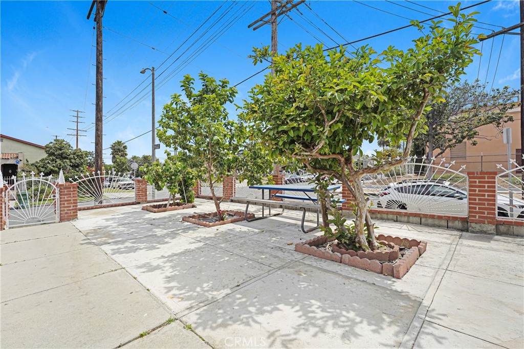 9027 Menlo Property Photo 24