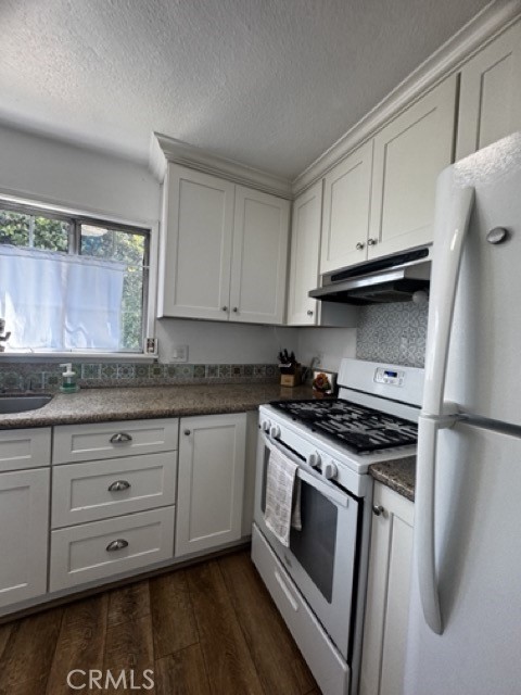 1115 E 105th Property Photo 33