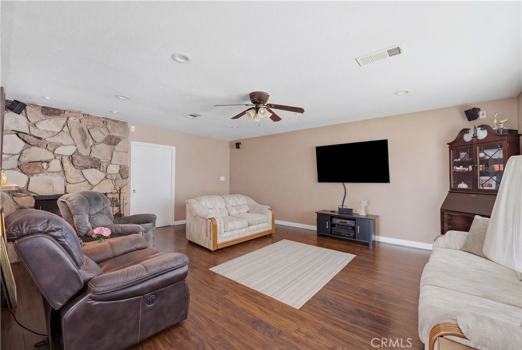 285 W Covina Property Photo 9