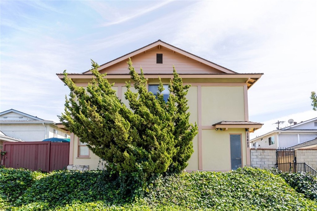 12422 Clearglen Avenue Property Photo 2