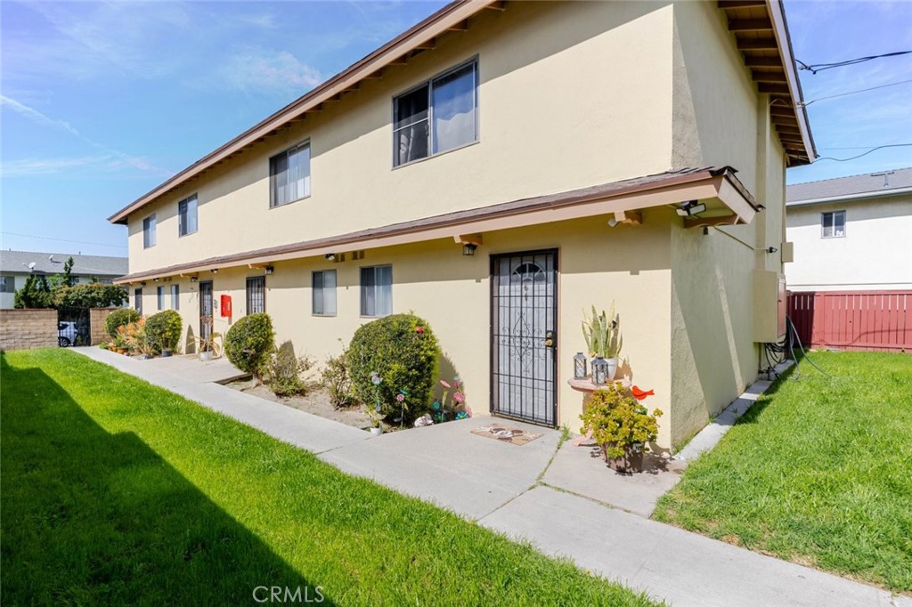 12422 Clearglen Avenue Property Photo 4
