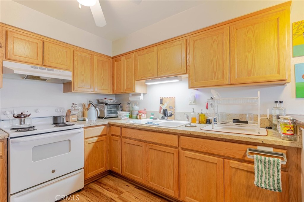 12422 Clearglen Avenue Property Photo 8