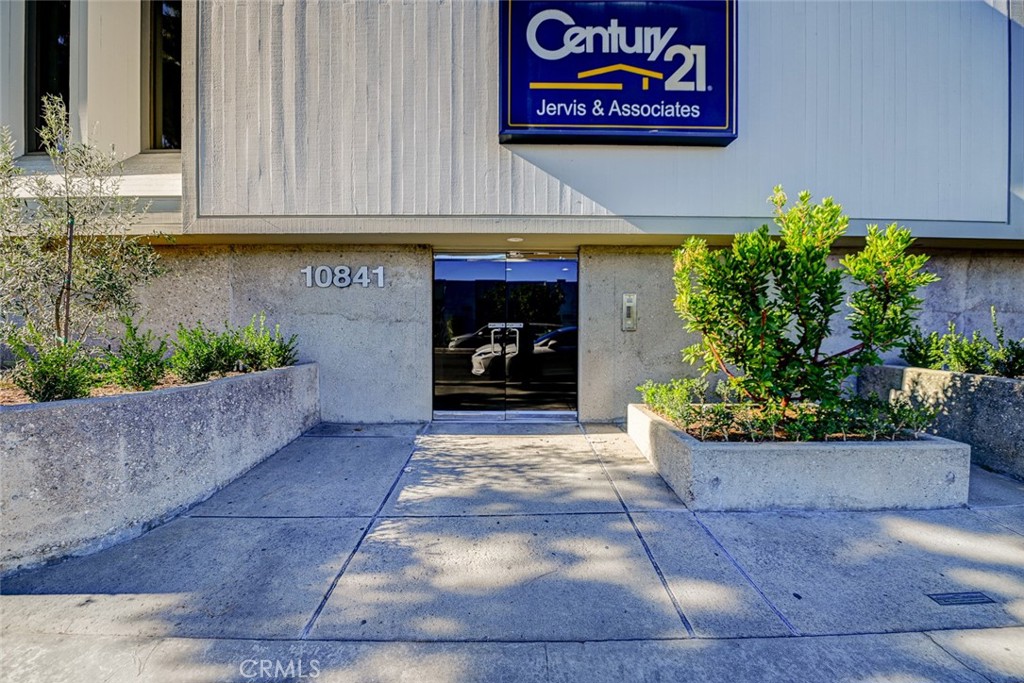 10841 Paramount 204 Property Photo 5