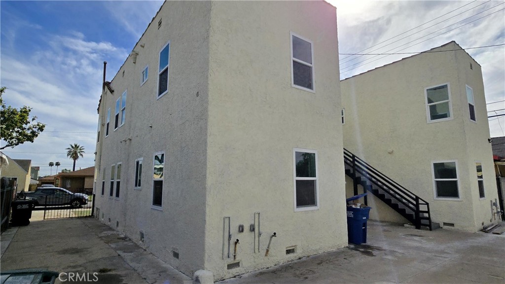 6047 Dennison Property Photo 4