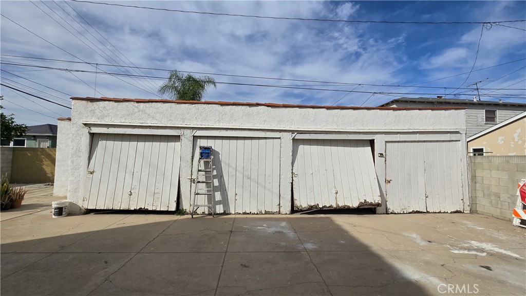 6047 Dennison Property Photo 8
