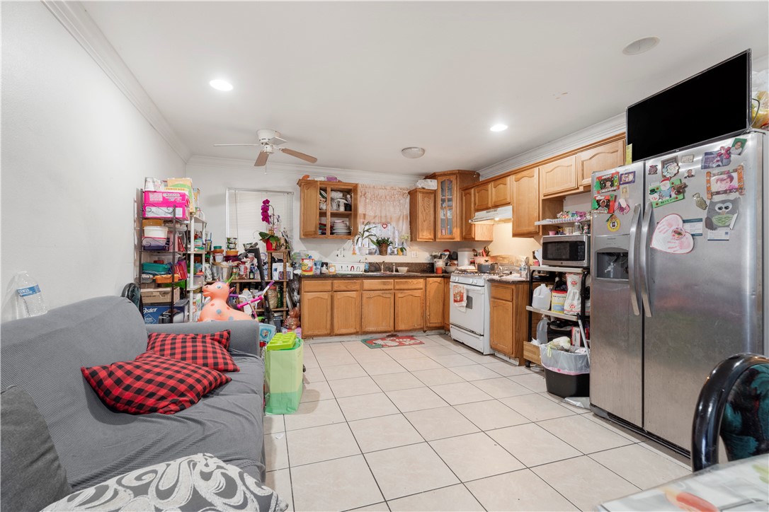 9211 S Central Property Photo 8