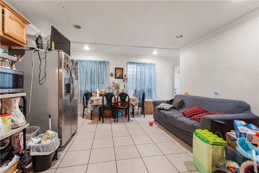 9211 S Central Property Photo 9