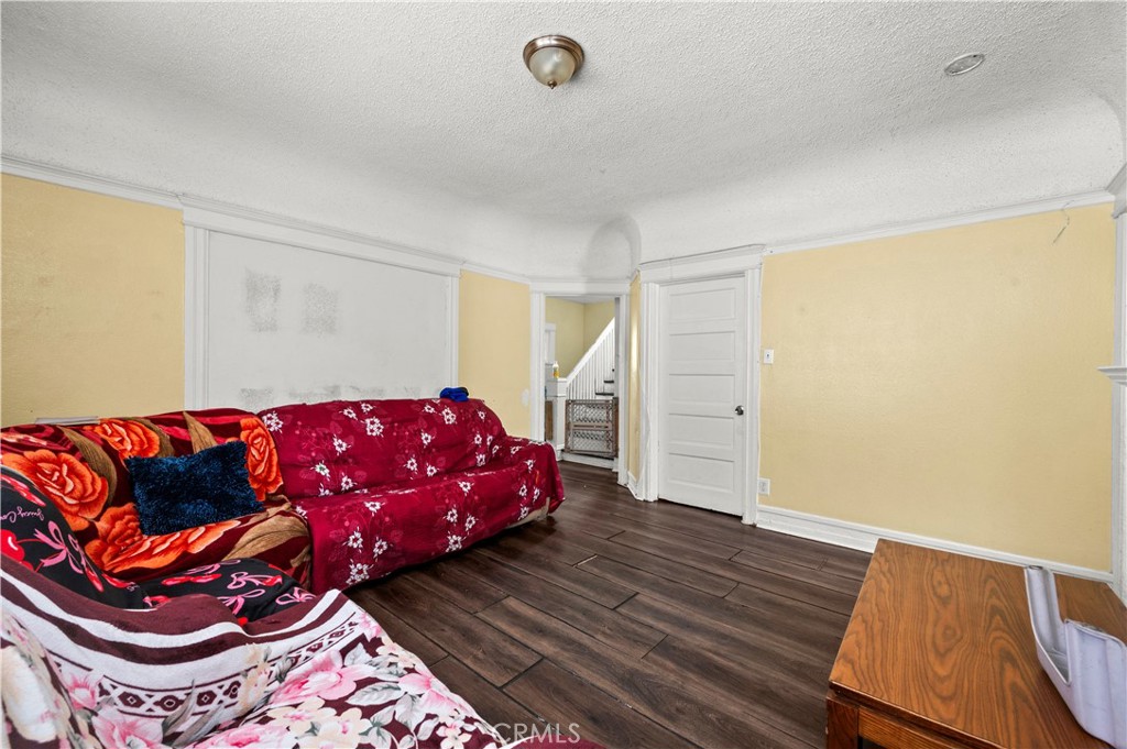 1438 E 20th Street Property Photo 4