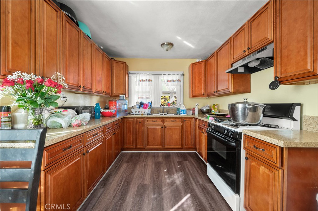 1438 E 20th Street Property Photo 5