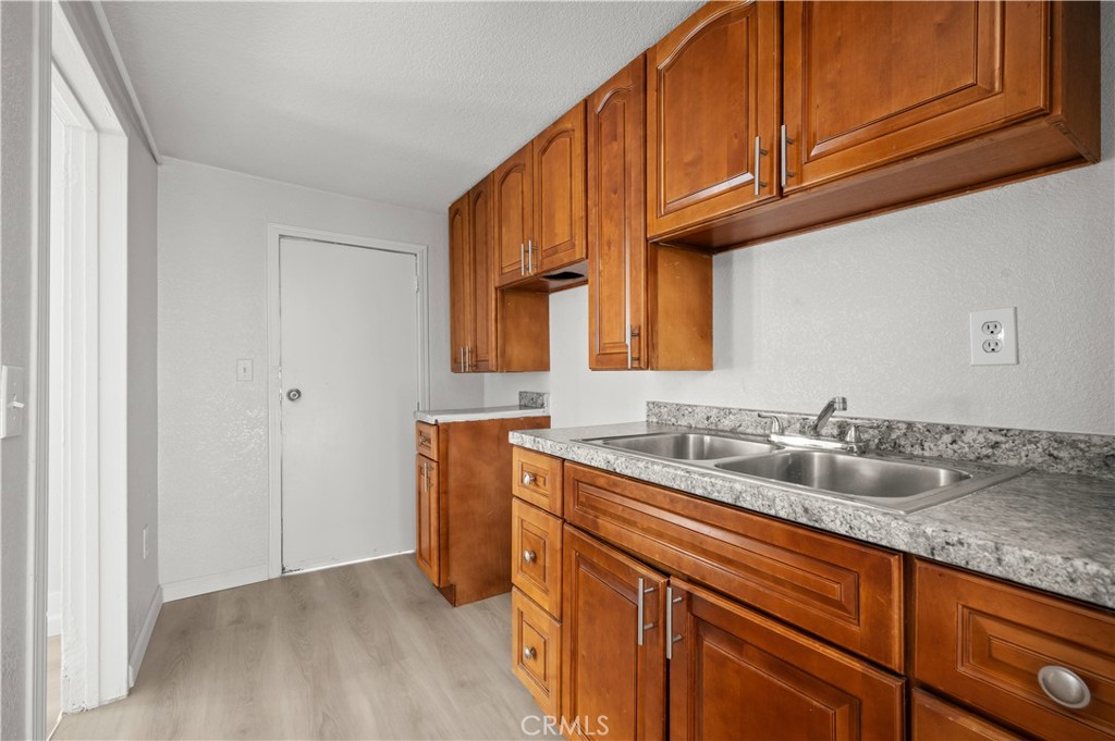 1438 E 20th Street Property Photo 21