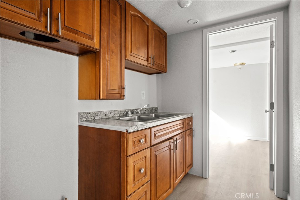 1438 E 20th Street Property Photo 22