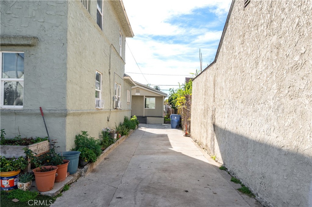 1438 E 20th Street Property Photo 43