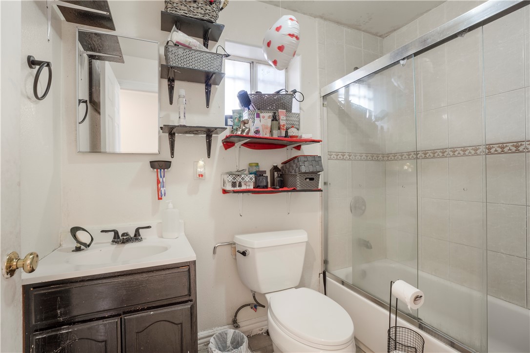 9207 S Central Property Photo 3