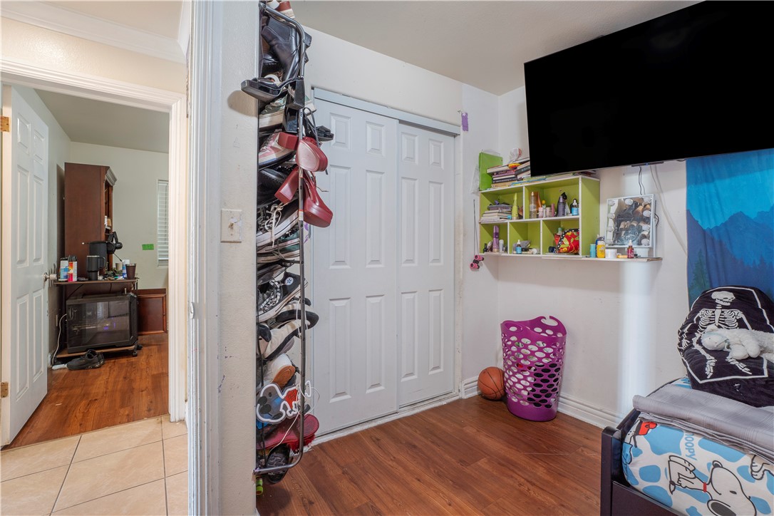 9207 S Central Property Photo 5