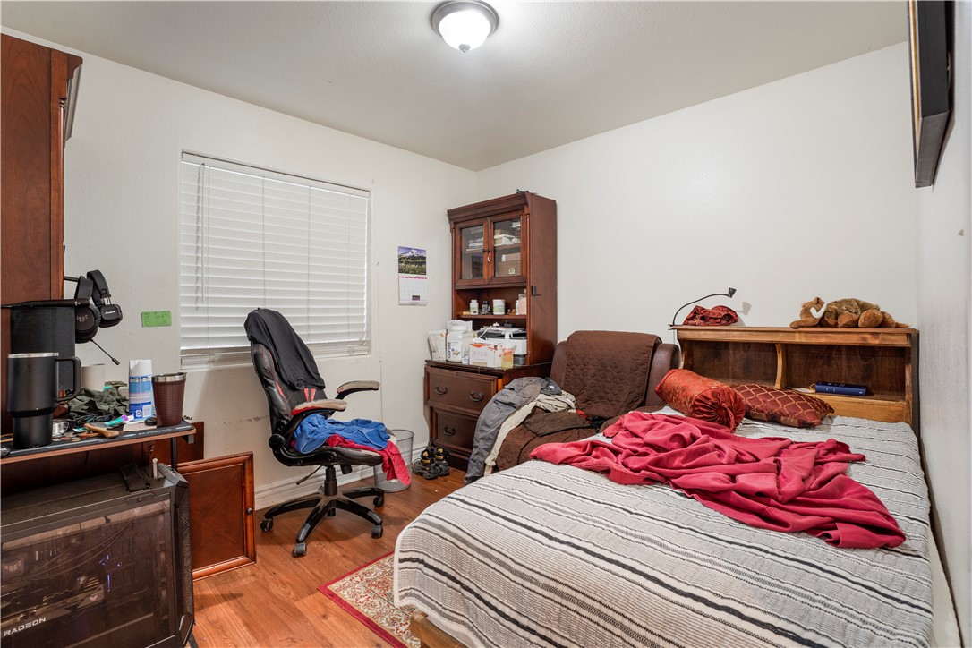9207 S Central Property Photo 6