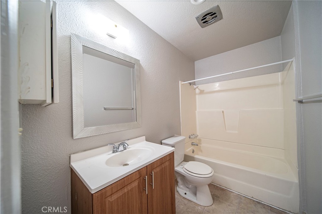 1308 E Oaks Street C Property Photo 6