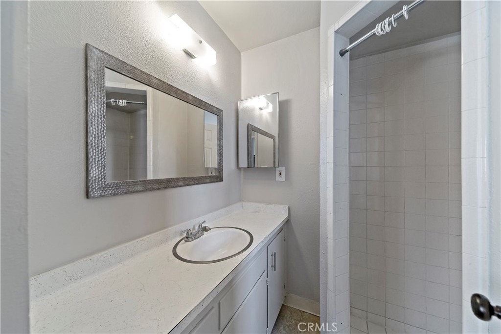 1308 E Oaks Street C Property Photo 14