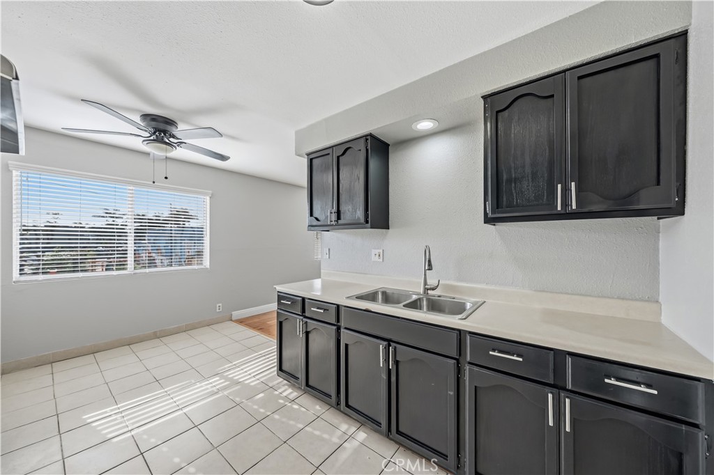 1308 E Oaks Street D Property Photo 1