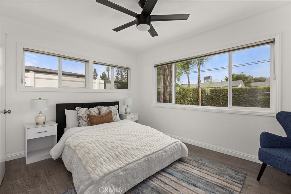 15809 Kingsbury Street Property Photo 4