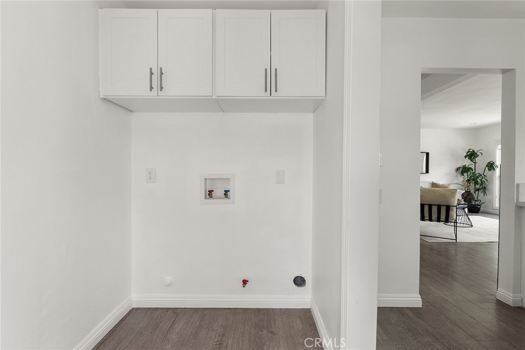 15809 Kingsbury Street Property Photo 7