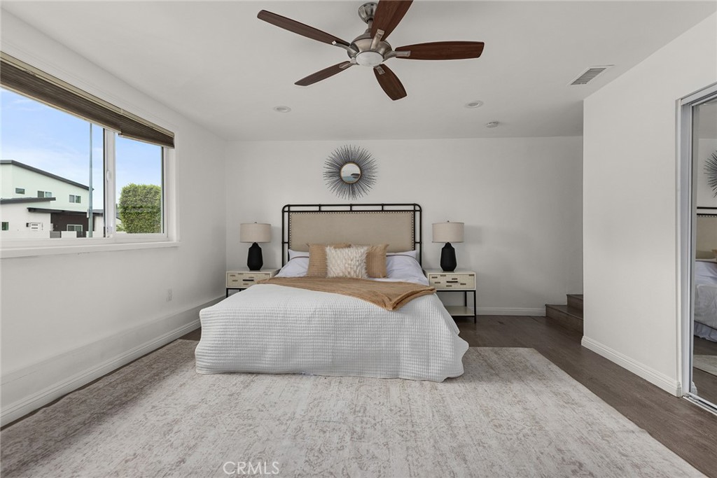 15809 Kingsbury Street Property Photo 10
