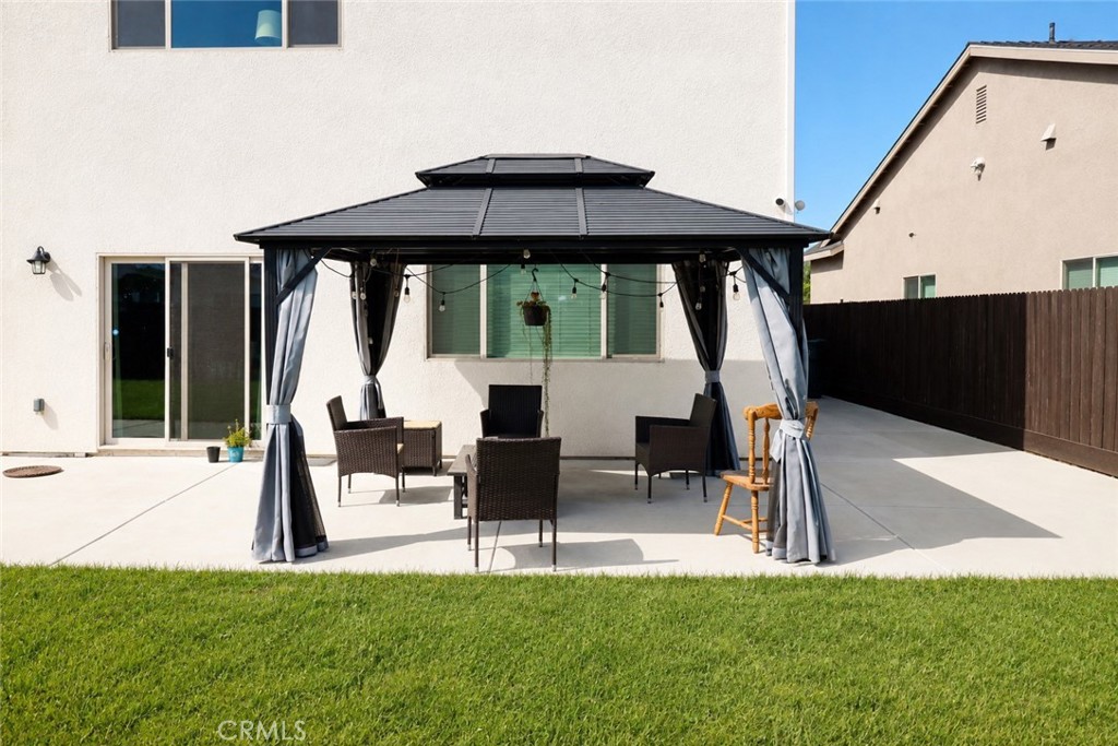 2482 Valdes Dr Property Photo 4