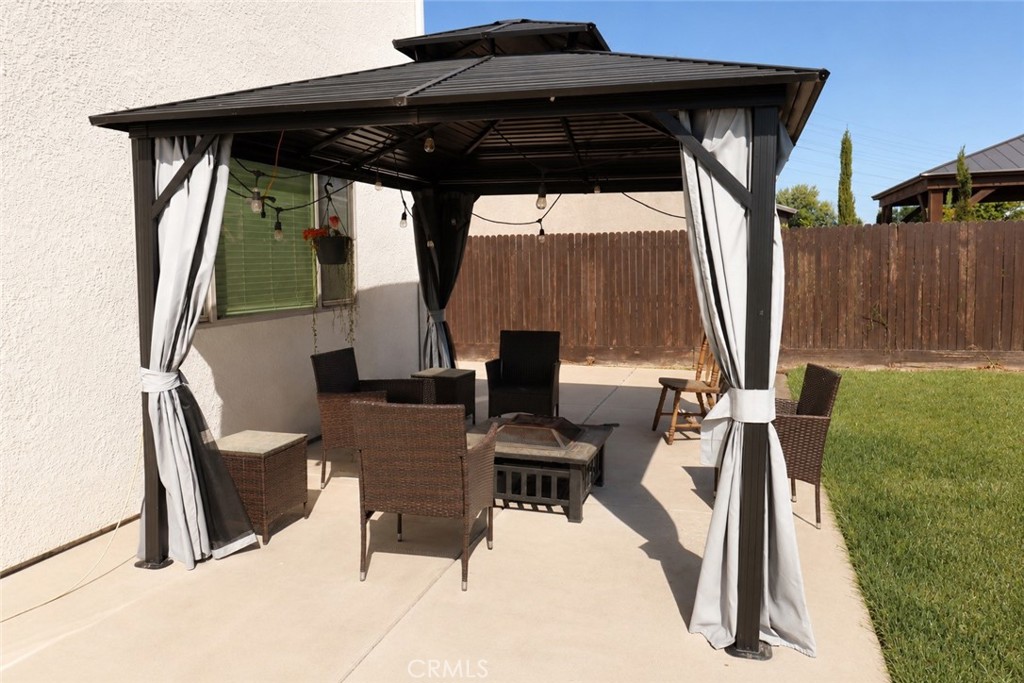 2482 Valdes Dr Property Photo 5
