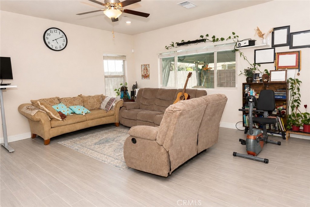 2482 Valdes Dr Property Photo 7