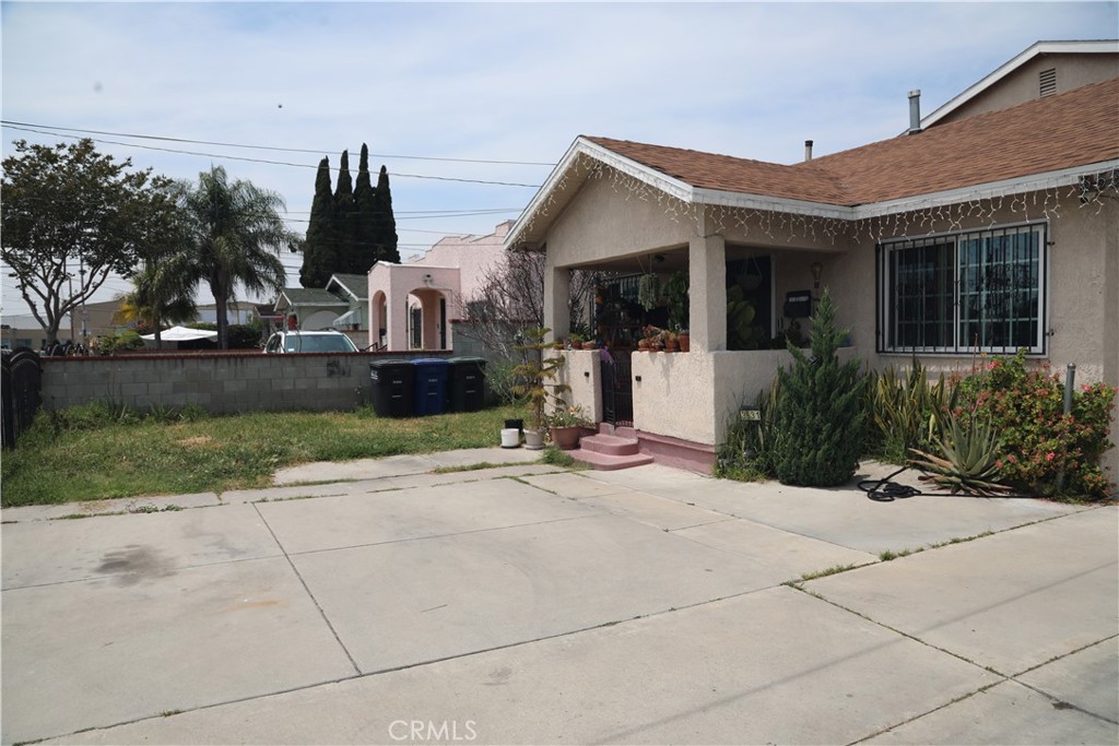 3531 E 61st Property Photo 2