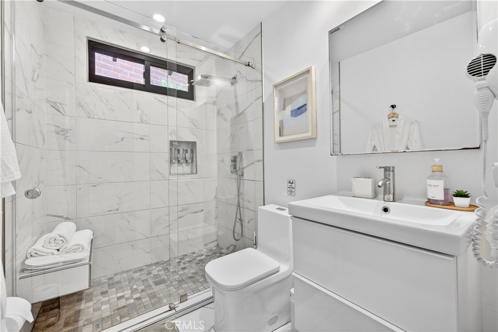 2615 Clyde Property Photo 6