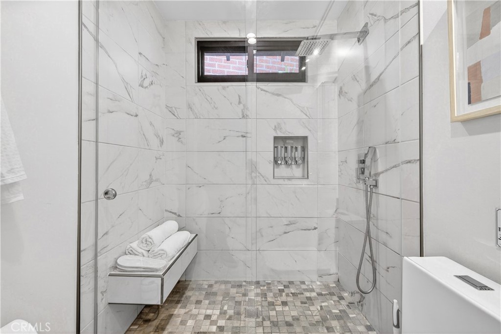 2615 Clyde Property Photo 11